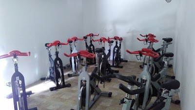 Academia Universo Fitness foto 3